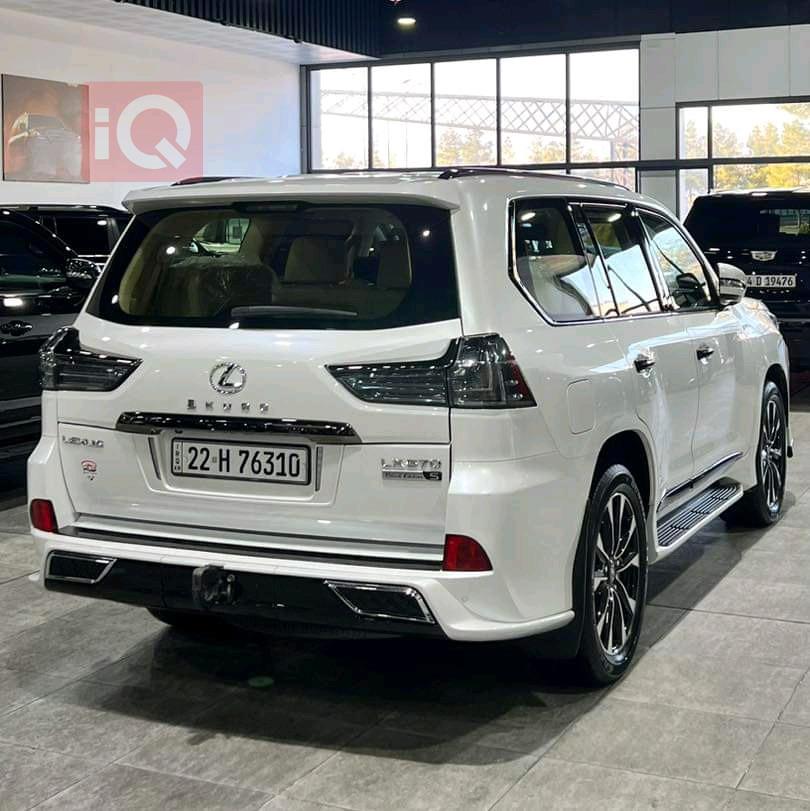 Lexus LX